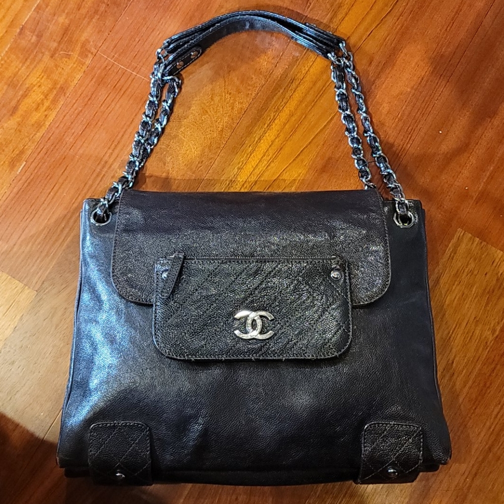 CHANEL Pocket In the City Brown Caviar